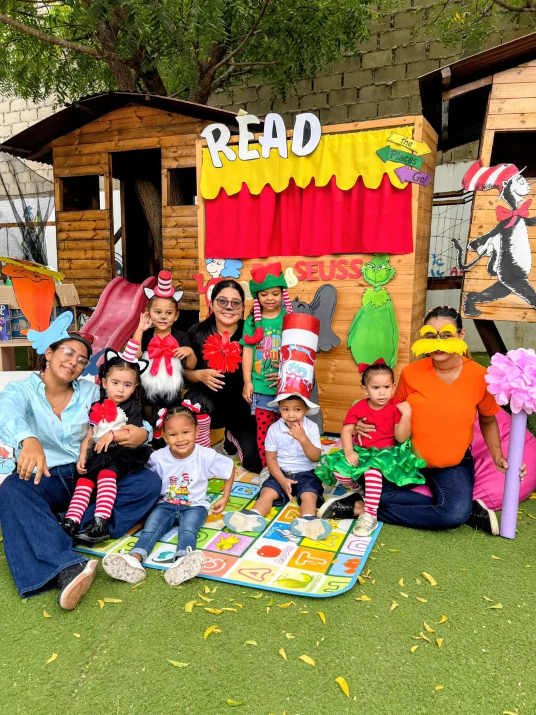 Actividad de lectura con estudiantes de Trinity Bilingual School