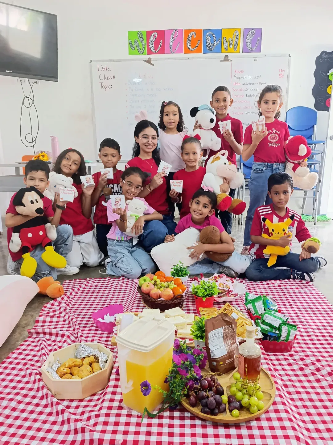 Estudiantes de primaria en actividad de clase